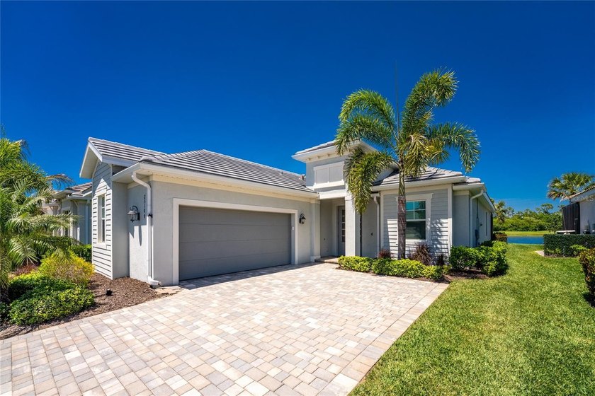 GOLF MEMBERSHIP POOL HOME! Welcome to resort-style living in - Beach Home for sale in Punta Gorda, Florida on Beachhouse.com