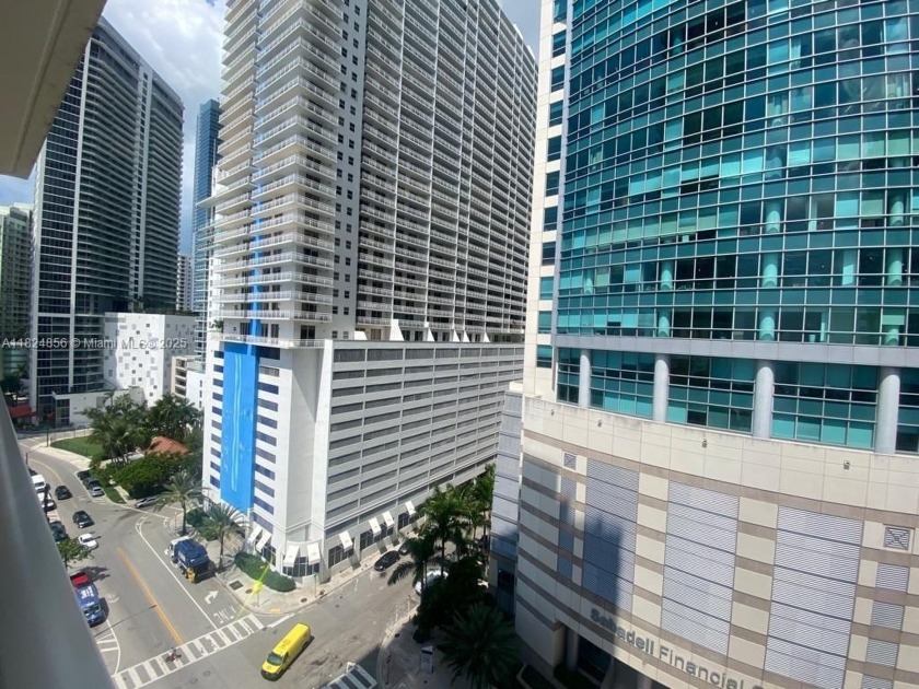 SPACIOUS 3 BEDROOMS 2 FULL BATHROOMS UNIT. BEAUTIFUL BAY VIEWS - Beach Condo for sale in Miami, Florida on Beachhouse.com