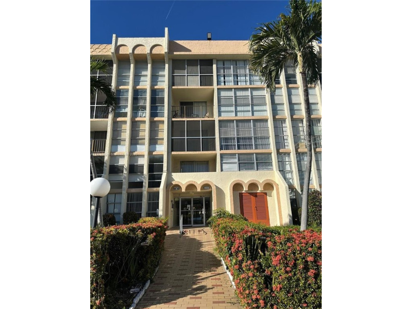 INVESTORS OPPORTUNITY. GREAT LOCATION. This apartment features - Beach Condo for sale in Hallandale Beach, Florida on Beachhouse.com