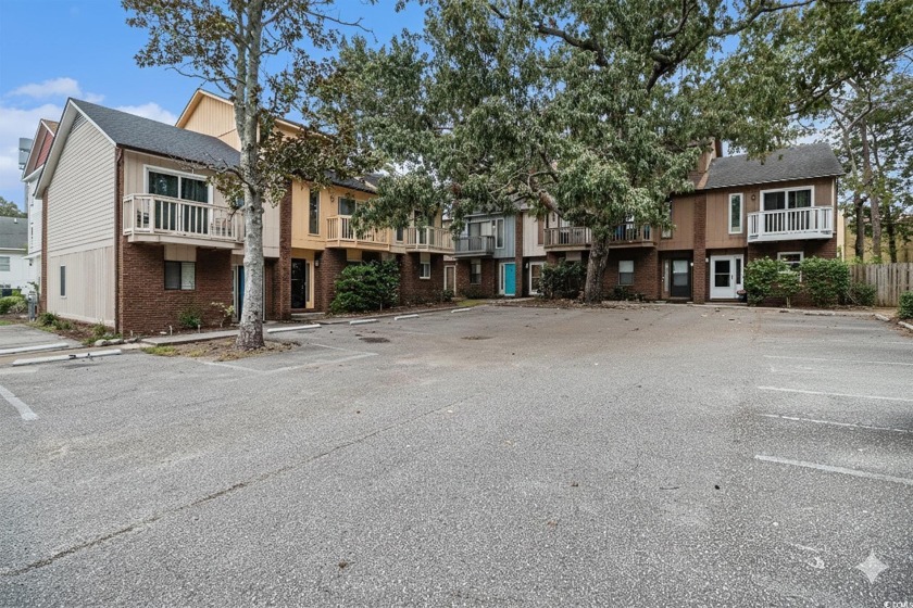 Live the coastal lifestyle just blocks from the beach! This - Beach Townhome/Townhouse for sale in Myrtle Beach, South Carolina on Beachhouse.com