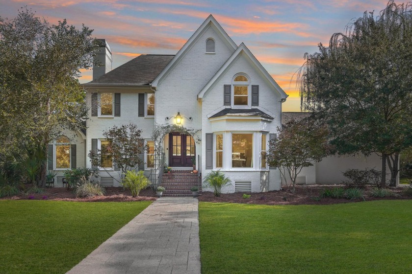 Welcome HOME! Once you arrive, you will immediately sense the - Beach Home for sale in Mount Pleasant, South Carolina on Beachhouse.com