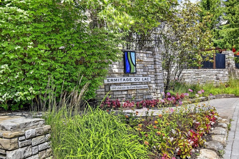 Spacious studio condo in the newly renovated Ermitage-du-Lac - Beach Condo for sale in Mont-Tremblant,  on Beachhouse.com