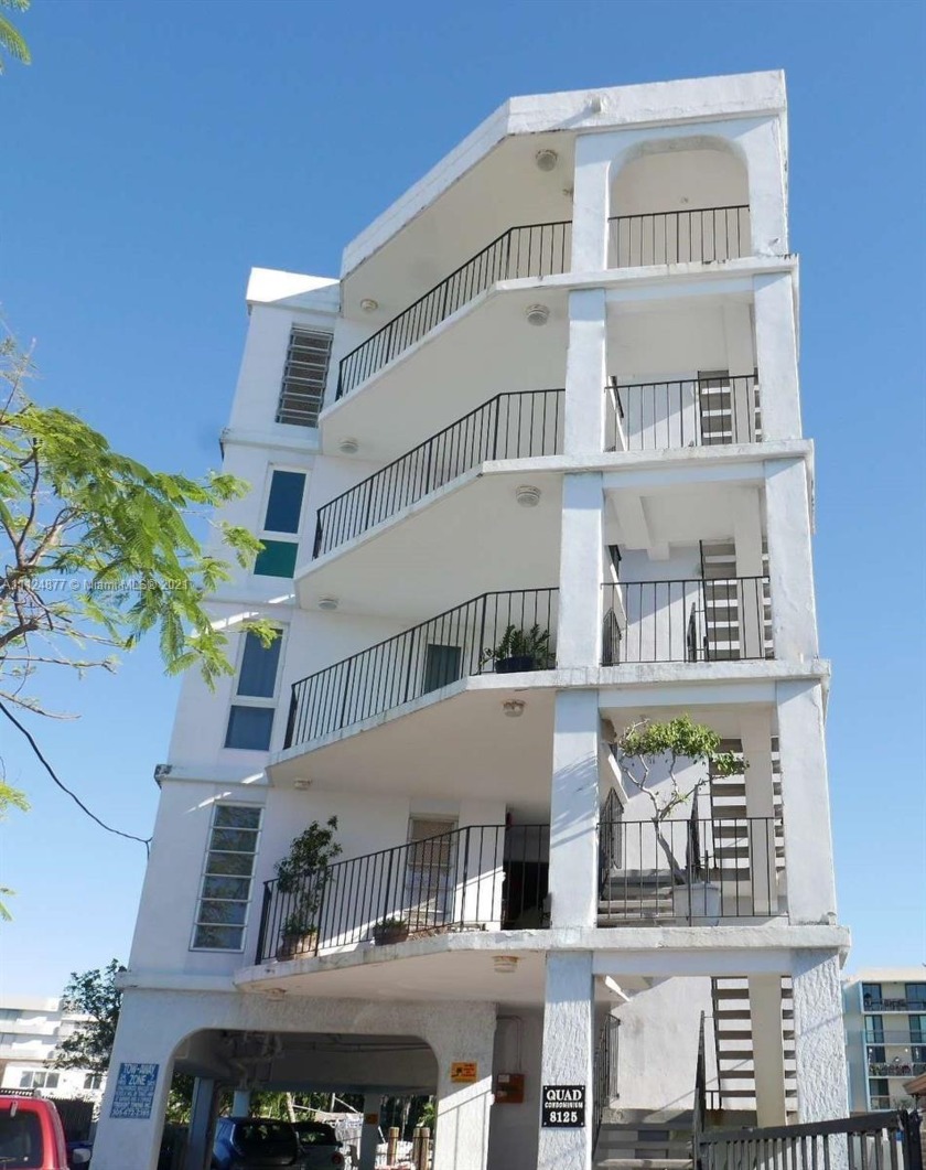 THE QUAD, FULLY REMODELED APARTMENT. NEW KITCHEN CABINETS, NEW - Beach Condo for sale in Miami Beach, Florida on Beachhouse.com