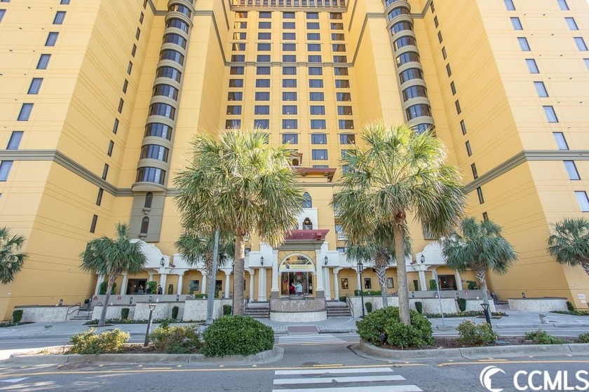 This true one bedroom ocean front unit has a full kitchen with - Beach Condo for sale in Myrtle Beach, South Carolina on Beachhouse.com
