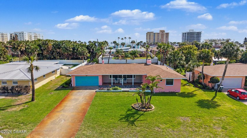 Welcome to your dream coastal retreat! This lovely, move-in - Beach Home for sale in Daytona Beach, Florida on Beachhouse.com