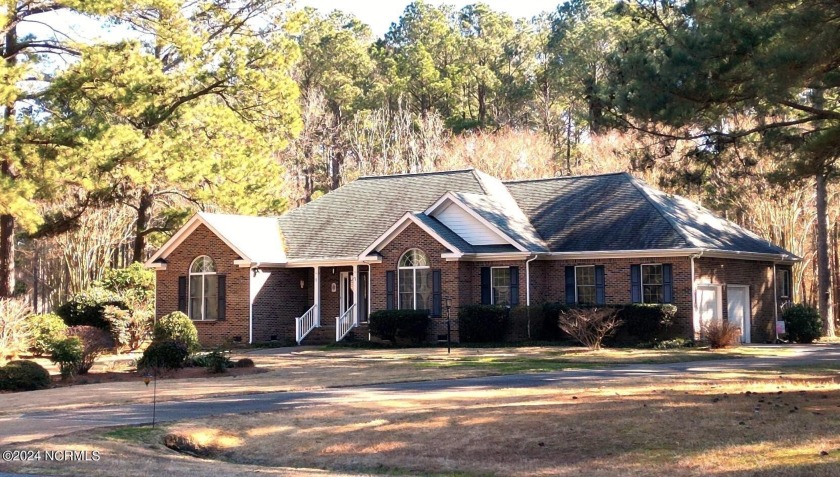 Beautiful, custom built home in the gated, golf and waterfront - Beach Home for sale in Hertford, North Carolina on Beachhouse.com