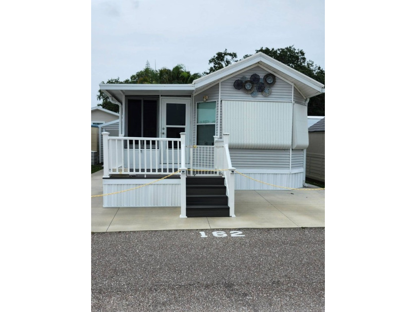 Possible Financing available! This home is truly move in ready - Beach Home for sale in Ellenton, Florida on Beachhouse.com