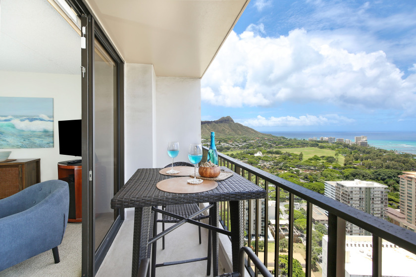 Gorgeous Waikiki Ocean View! Full Kitchen, Free Wi-Fi, Close to - Beach Vacation Rentals in Honolulu, Hawaii on Beachhouse.com