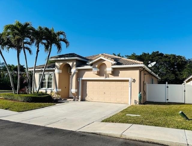 Discover a beautiful move in ready split floor plan.  Freshly - Beach Home for sale in Pembroke Pines, Florida on Beachhouse.com