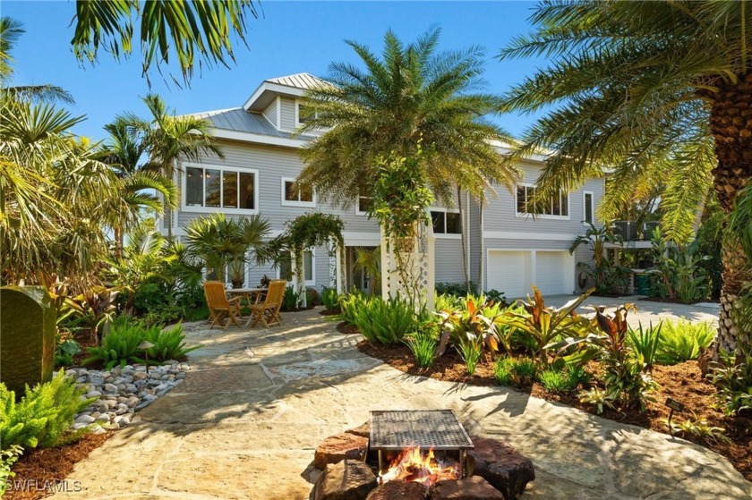 A boater's paradise, this stunning 3-bedroom, 3-bathroom home - Beach Home for sale in Sanibel, Florida on Beachhouse.com