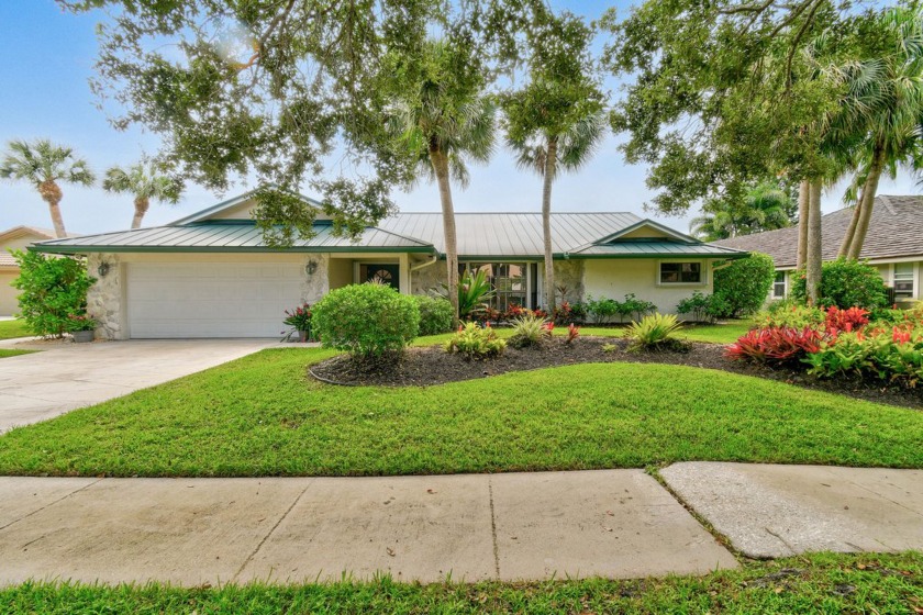 Welcome to your new Home Sweet Home.This charming one story 3/2 - Beach Home for sale in Jupiter, Florida on Beachhouse.com