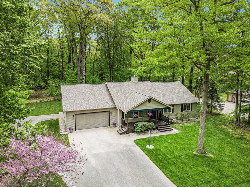Meticulously maintained home in beautiful Tall Oaks Subdivision - Beach Home for sale in Ludington, Michigan on Beachhouse.com
