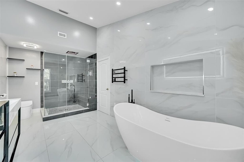 ***SELLER MOTIVATED - BRING US AN OFFER!*** Stunning 4-bed + - Beach Home for sale in Coral Springs, Florida on Beachhouse.com