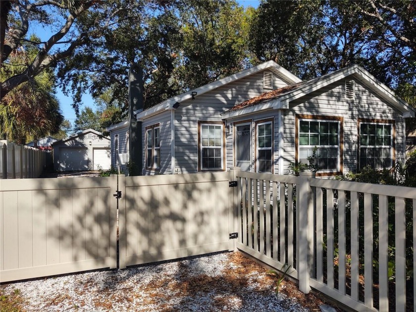 Looking for a project with HUGE potential? Here's your chance to - Beach Home for sale in Gulfport, Florida on Beachhouse.com