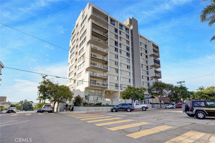 Located on the 5th floor, this spacious 3-bedroom, 2-bath condo - Beach Condo for sale in San Diego, California on Beachhouse.com