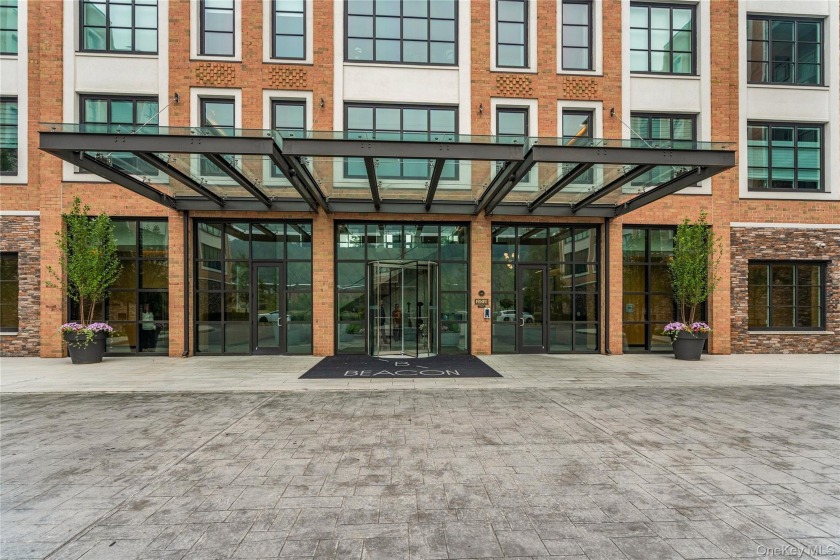 GLEN COVE. Luxury living at its finest, within the Beacon at - Beach Condo for sale in Glen Cove, New York on Beachhouse.com