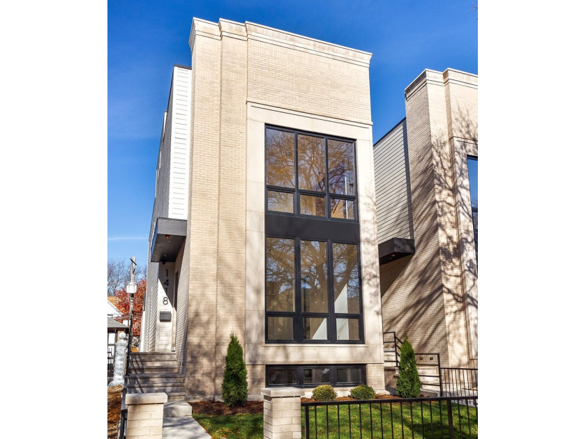 Distinguished 5 bedroom, 4.2 bath new construction single-family - Beach Home for sale in Chicago, Illinois on Beachhouse.com