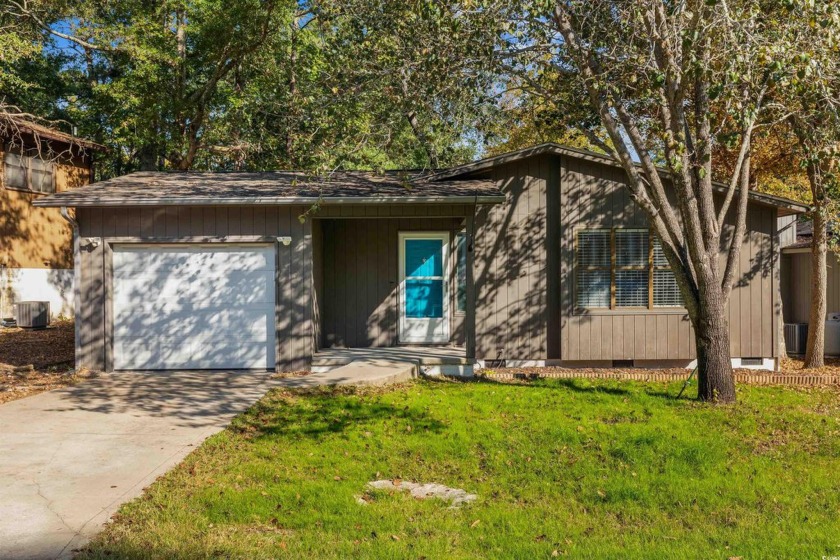 Welcome to this great 2 bedroom, 2 bath home in the - Beach Home for sale in Little River, South Carolina on Beachhouse.com