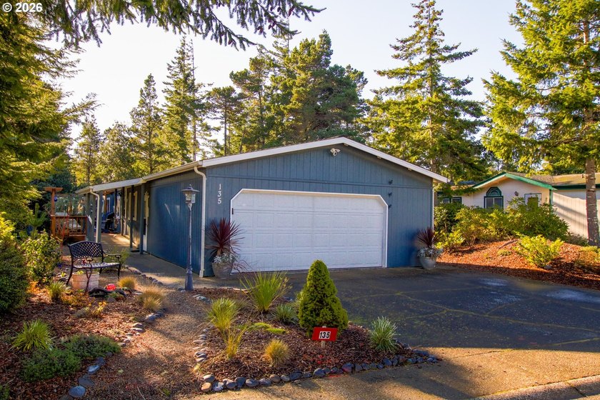 Welcome to 135 43rd Way in Florentine Estates, a desirable 55+ - Beach Home for sale in Florence, Oregon on Beachhouse.com