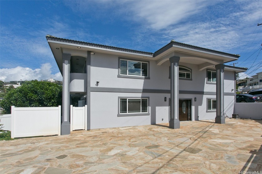 Built in 2010 and showing like new, this spacious stucco home - Beach Home for sale in Honolulu, Hawaii on Beachhouse.com