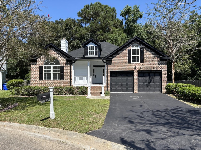 Welcome Home to this Newly-Renovated 4BR/2BA & Generously-sized - Beach Home for sale in Charleston, South Carolina on Beachhouse.com