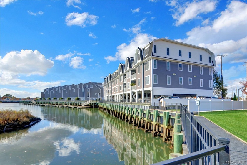 Marina Point Waterfront Condo - Top-Floor 2 Bed / 2 Bath with - Beach Condo for sale in East Rockaway, New York on Beachhouse.com