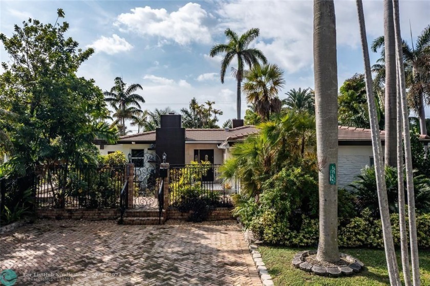 Charm and functionality awaits you at this very spacious home in - Beach Home for sale in Hollywood, Florida on Beachhouse.com
