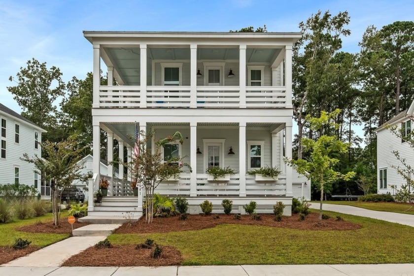 Welcome to this stunning five-bedroom, four-and-a-half-bathroom - Beach Home for sale in Mount Pleasant, South Carolina on Beachhouse.com