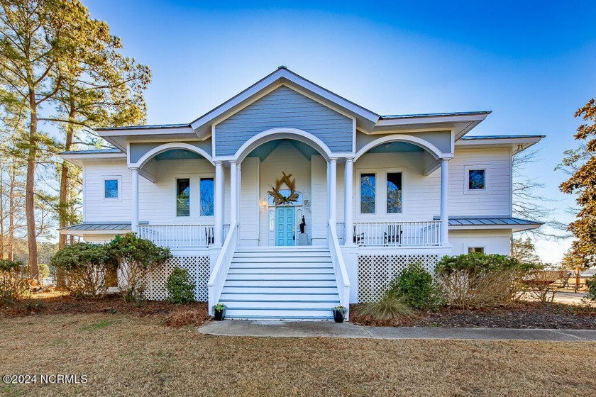 This beautiful coastal home is designed for entertaining and - Beach Home for sale in Beaufort, North Carolina on Beachhouse.com