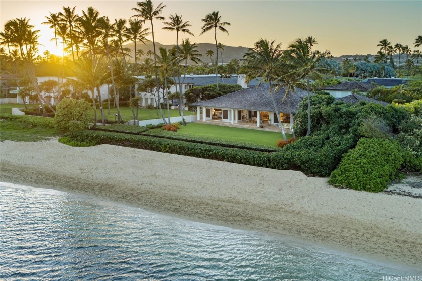 Stunning direct beachfront trophy estate on Kahala Avenue with a - Beach Home for sale in Honolulu, Hawaii on Beachhouse.com