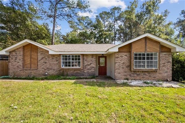 Discover this 3-bedroom, 2-full bath home in a quiet Mandeville - Beach Home for sale in Mandeville, Louisiana on Beachhouse.com