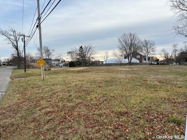 Build your dream home in the nicest waterfront community in - Beach Lot for sale in Babylon, New York on Beachhouse.com