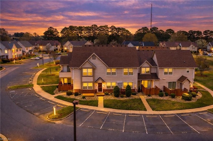 Modernized and move in ready condo in the desirable River Pointe - Beach Condo for sale in Portsmouth, Virginia on Beachhouse.com