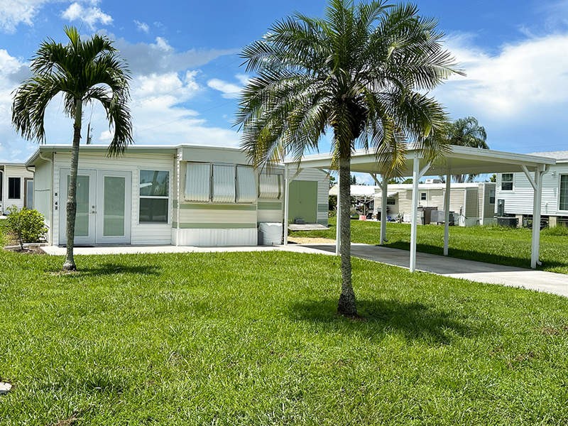 This awesome corner lot 1 bedroom, 1 bathroom home is move-in - Beach Home for sale in Bonita Springs, Florida on Beachhouse.com