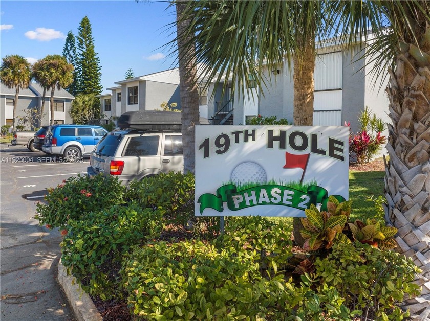 Glamorous Golf Course Condo in Prime Melbourne! Live the luxe - Beach Condo for sale in Melbourne, Florida on Beachhouse.com