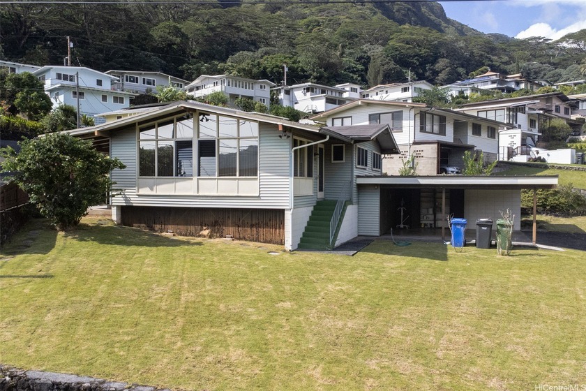 Corner lot of 7,523 sq. ft. Gorgeous, stunning views of Manoa - Beach Home for sale in Honolulu, Hawaii on Beachhouse.com
