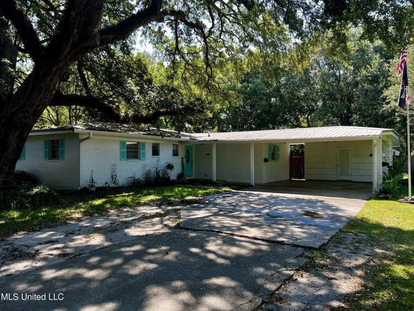 Welcome to 865 Market street - a 3 bedroom, 2 bath home that - Beach Home for sale in Pascagoula, Mississippi on Beachhouse.com