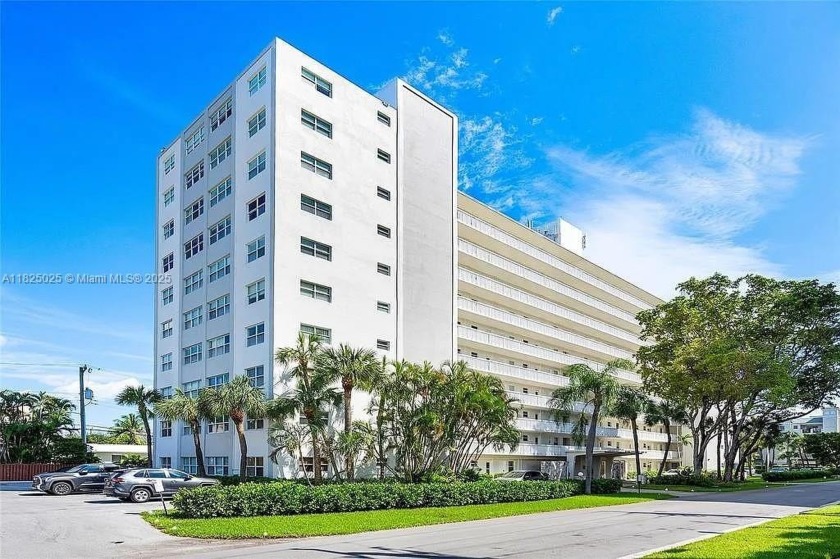 Rare find! LOCATION LOCATION LOCATION! The only 2-bedroom unit - Beach Condo for sale in Fort Lauderdale, Florida on Beachhouse.com
