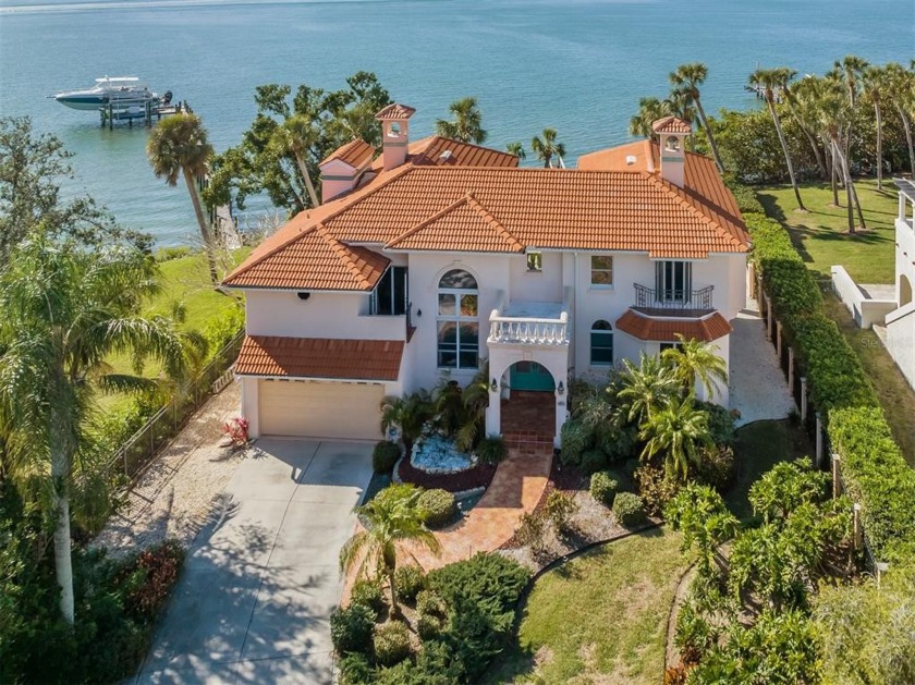 This is truly paradise! Highly sought after and very hard to - Beach Home for sale in Nokomis, Florida on Beachhouse.com
