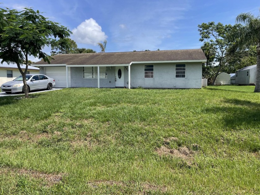 Come take a look at this Super Cute home that's centrally - Beach Home for sale in Fort Pierce, Florida on Beachhouse.com