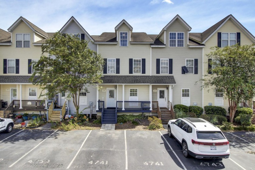 Welcome to your dream townhome, perfectly situated just minutes - Beach Home for sale in North Charleston, South Carolina on Beachhouse.com