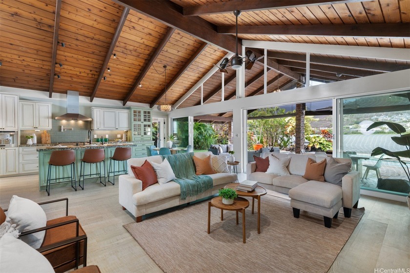 Welcome to this stunning 4-bedroom, 2-bath waterfront residence - Beach Home for sale in Kailua, Hawaii on Beachhouse.com