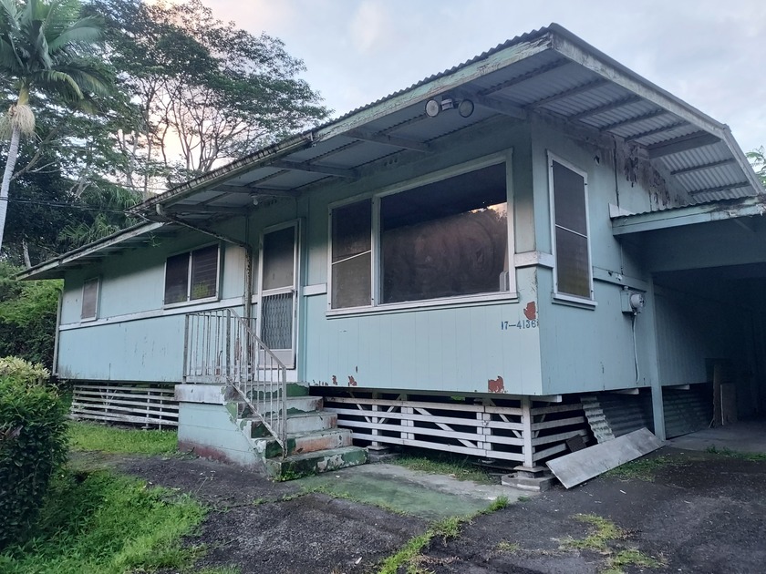 A CHARMING COUNTRY HOME FIXER UPPER WITH 3 BEDROOMS 1.5 BATH - Beach Home for sale in Mountain View, Hawaii on Beachhouse.com