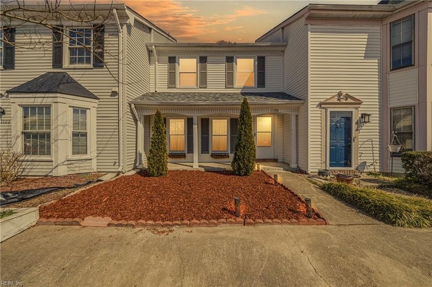 Conveniently located townhome in Virginia Beach! Featuring an - Beach Townhome/Townhouse for sale in Virginia Beach, Virginia on Beachhouse.com