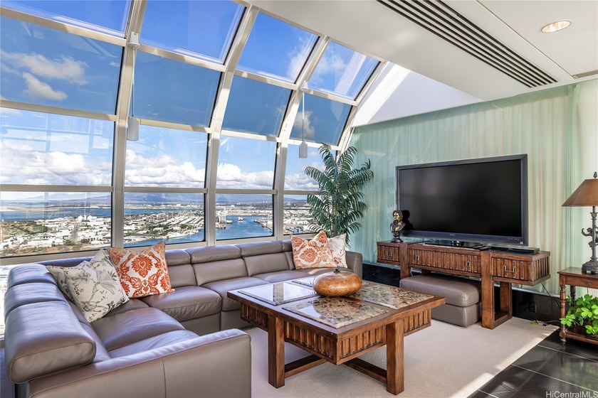 Moden 3 story Grand Penthouse with a Traditional Tea Ceremony - Beach Condo for sale in Honolulu, Hawaii on Beachhouse.com