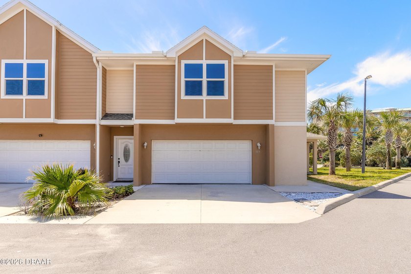 This rare beachside townhome allows WEEKLY RENTAL, offering - Beach Townhome/Townhouse for sale in Daytona Beach Shores, Florida on Beachhouse.com