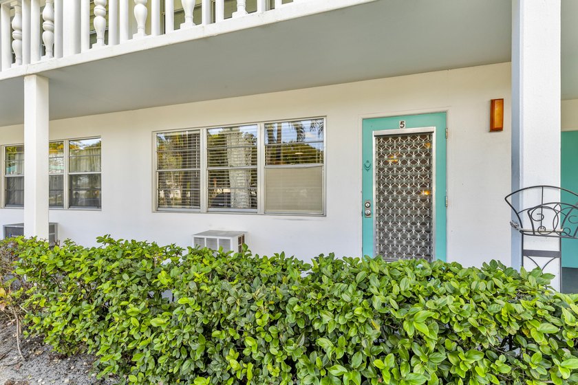 1 bedroom, 1 bathroom updated and ready to occupy condo in - Beach Condo for sale in Deerfield Beach, Florida on Beachhouse.com