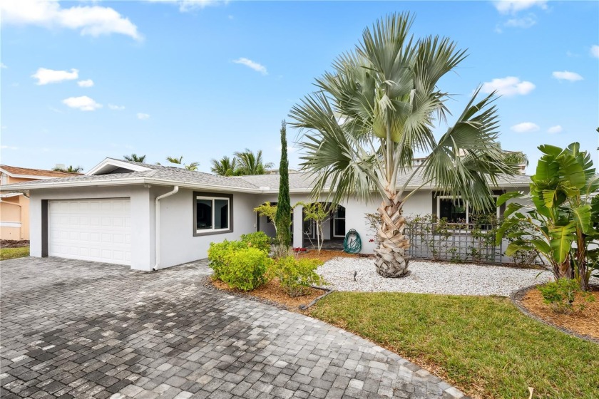 Big price reduction! 
Gorgeous fully remodeled waterfront home - Beach Home for sale in Clearwater, Florida on Beachhouse.com