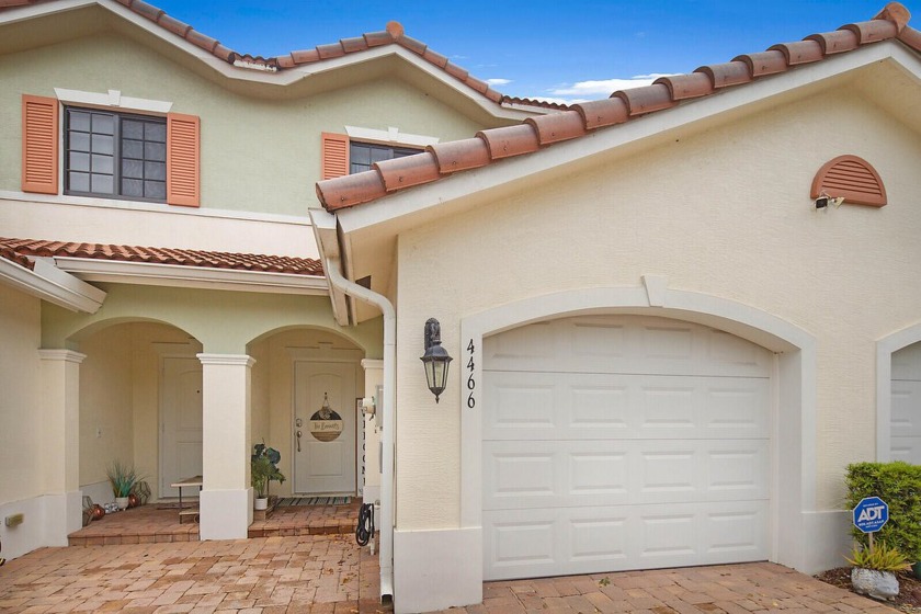 Motivated seller! Beautifully appointed 2018 CBS townhouse with - Beach Townhome/Townhouse for sale in Palm Beach Gardens, Florida on Beachhouse.com