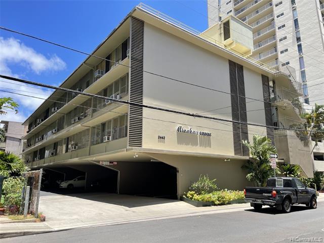Move-in ready, fee simple Waikiki condo with a full size kitchen - Beach Condo for sale in Honolulu, Hawaii on Beachhouse.com